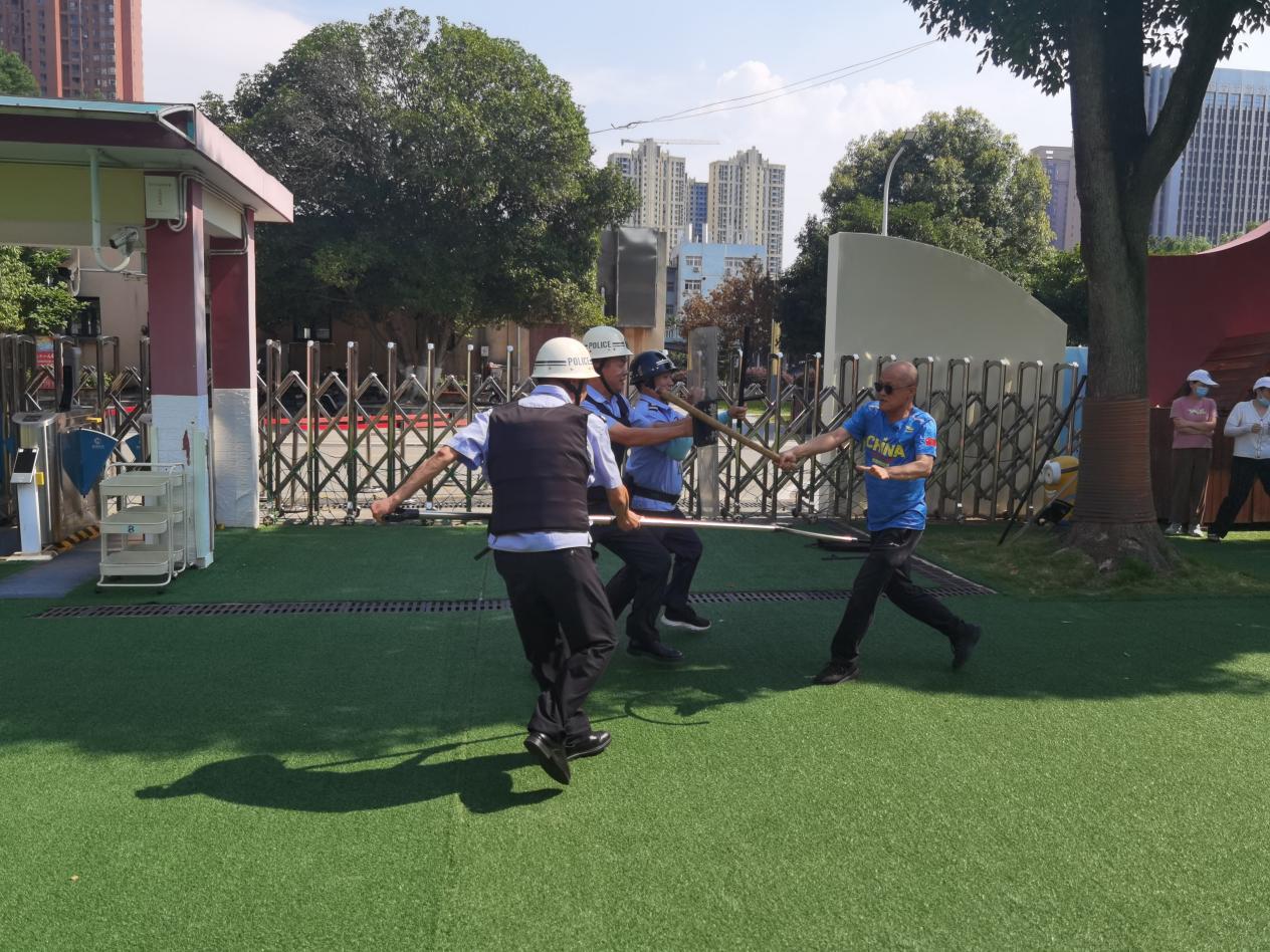 8c5359e8d6543bb14c13d60a02ec8f1